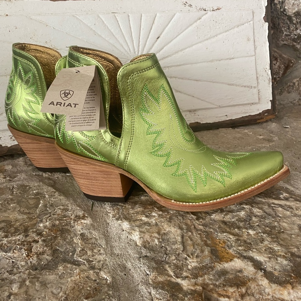 NWT Ariat Dixon Ankle cowboy boot Candy Apple green Sz 9